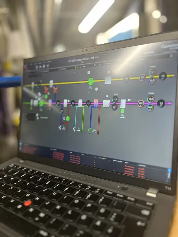 Laptop mit Automatisierungssoftware