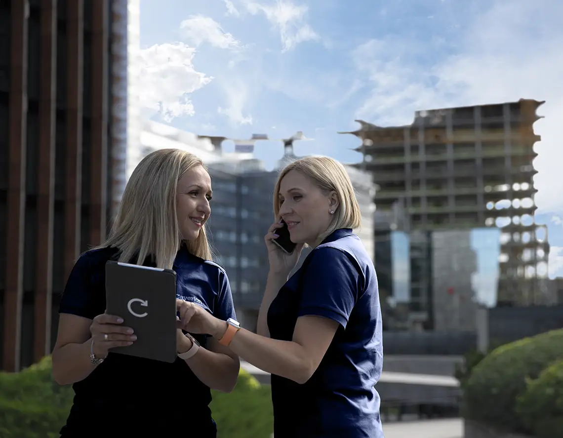 Two Caverion workers are having a conversation_1140x887.jpg